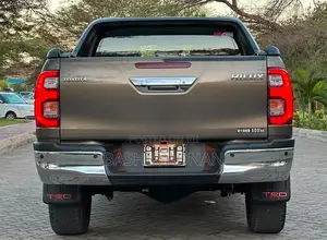 Toyota Hilux 2023 Gray