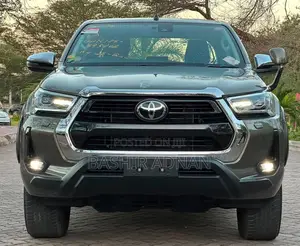 Toyota Hilux 2023 Gray