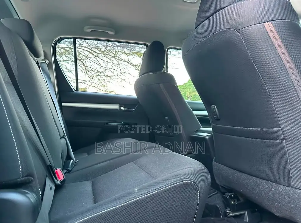 Toyota Hilux 2023 Gray