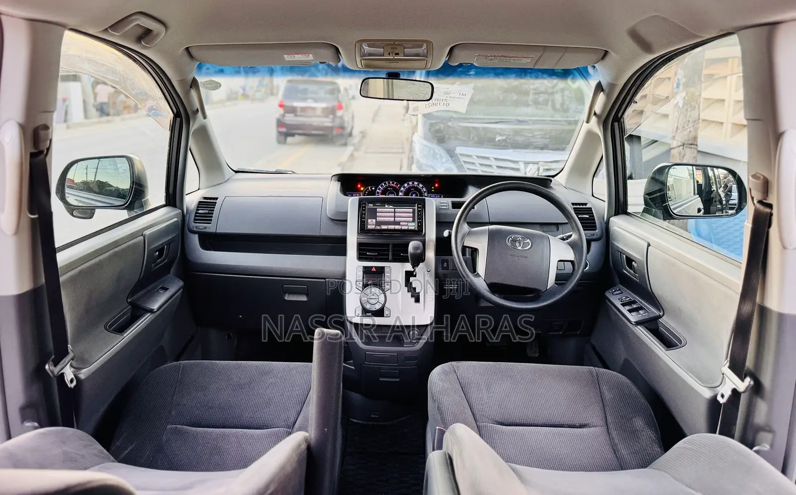 Toyota Noah 2.0 143hp AWD (7 Seater) 2009 Gray