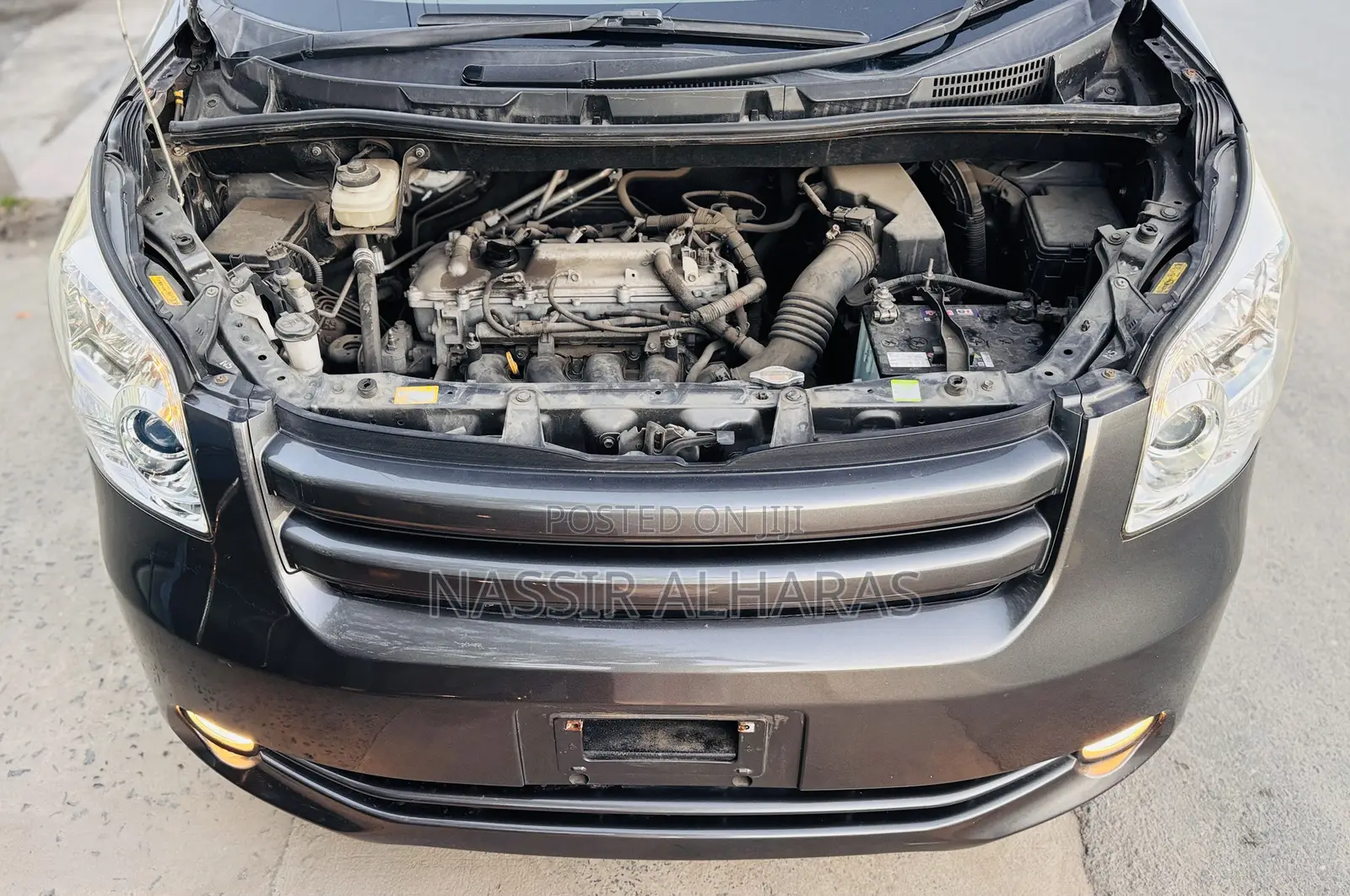 Toyota Noah 2.0 143hp AWD (7 Seater) 2009 Gray