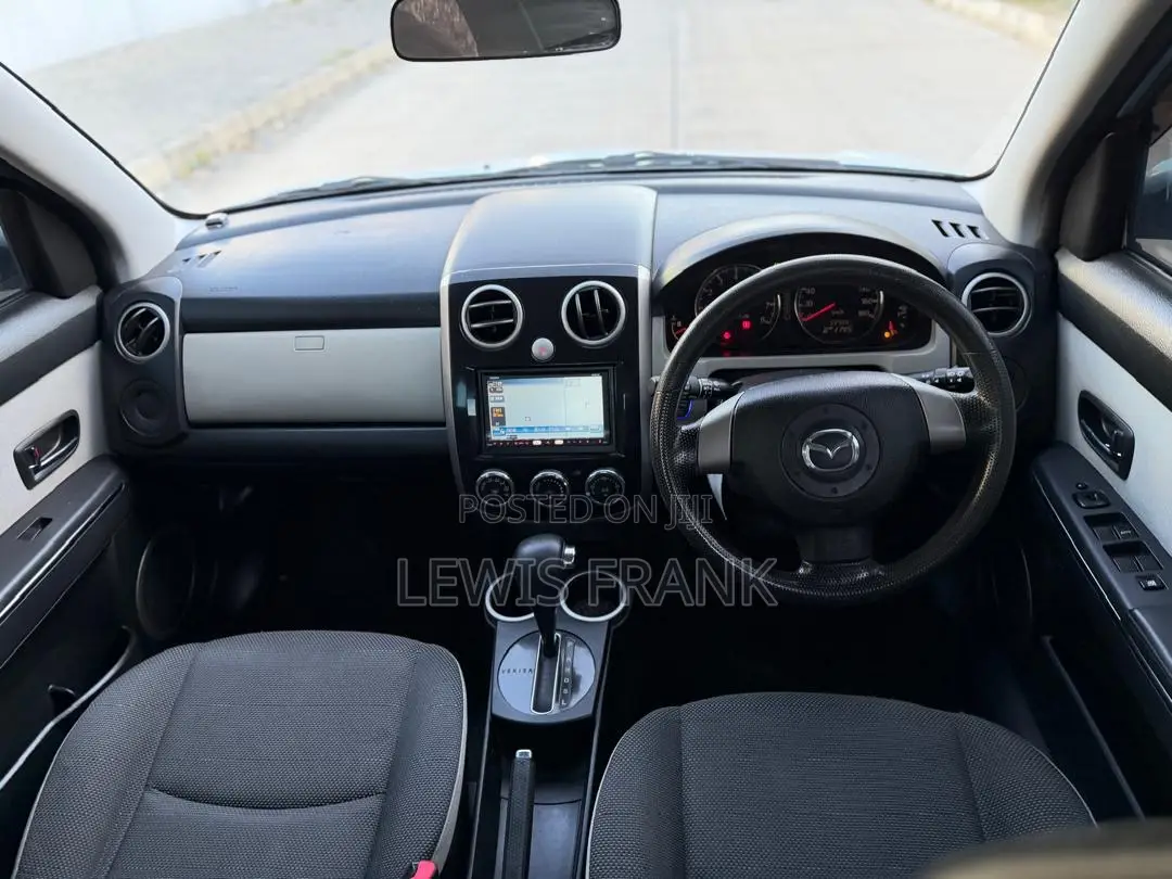 Mazda Verisa 2009 Silver