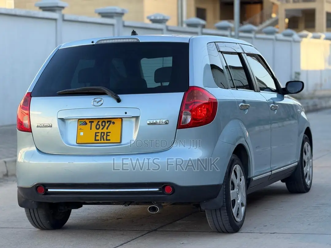 Mazda Verisa 2009 Silver