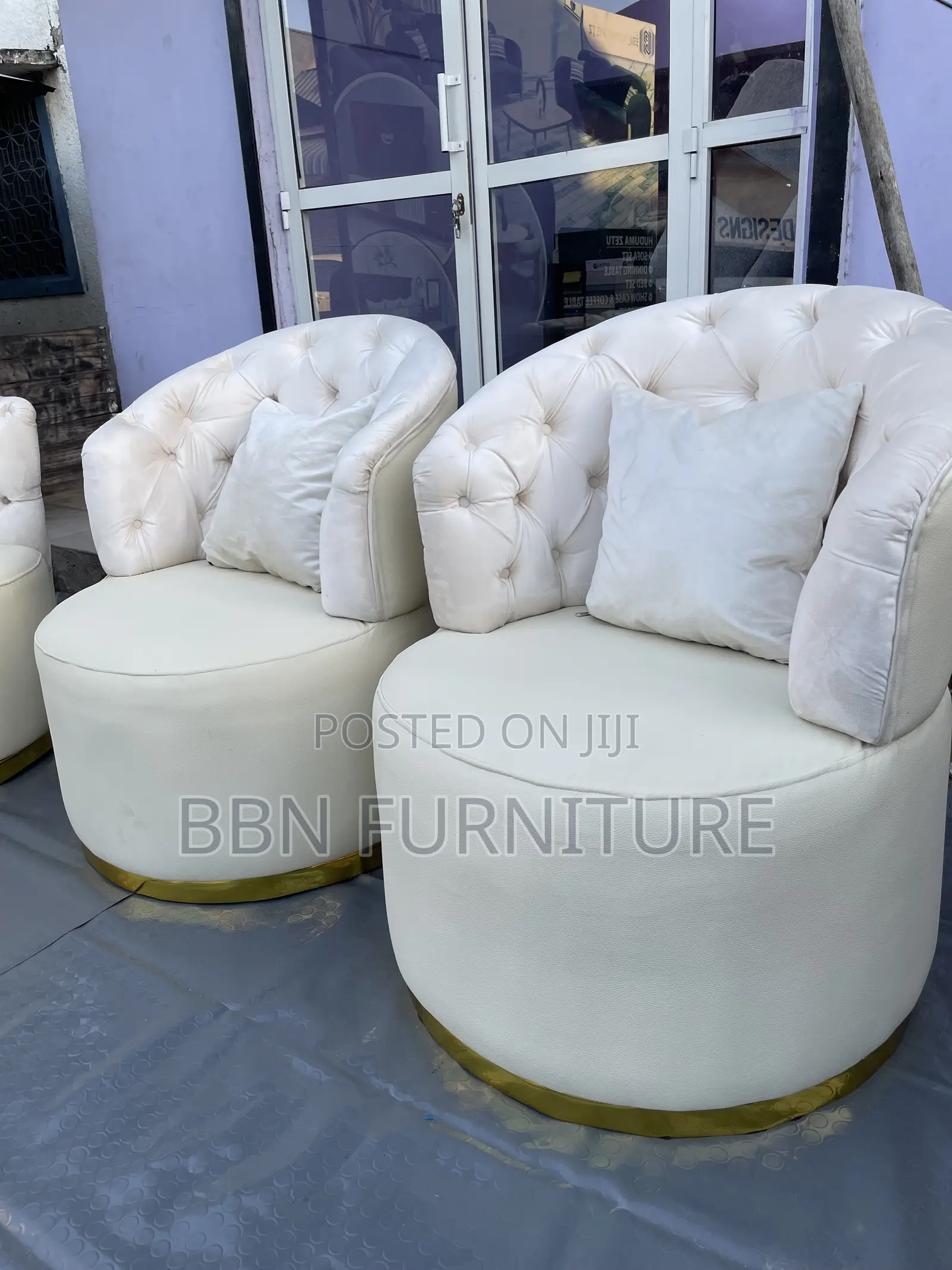 Unakosaje Sofa Kali Kama Hii Bei Ya Offer