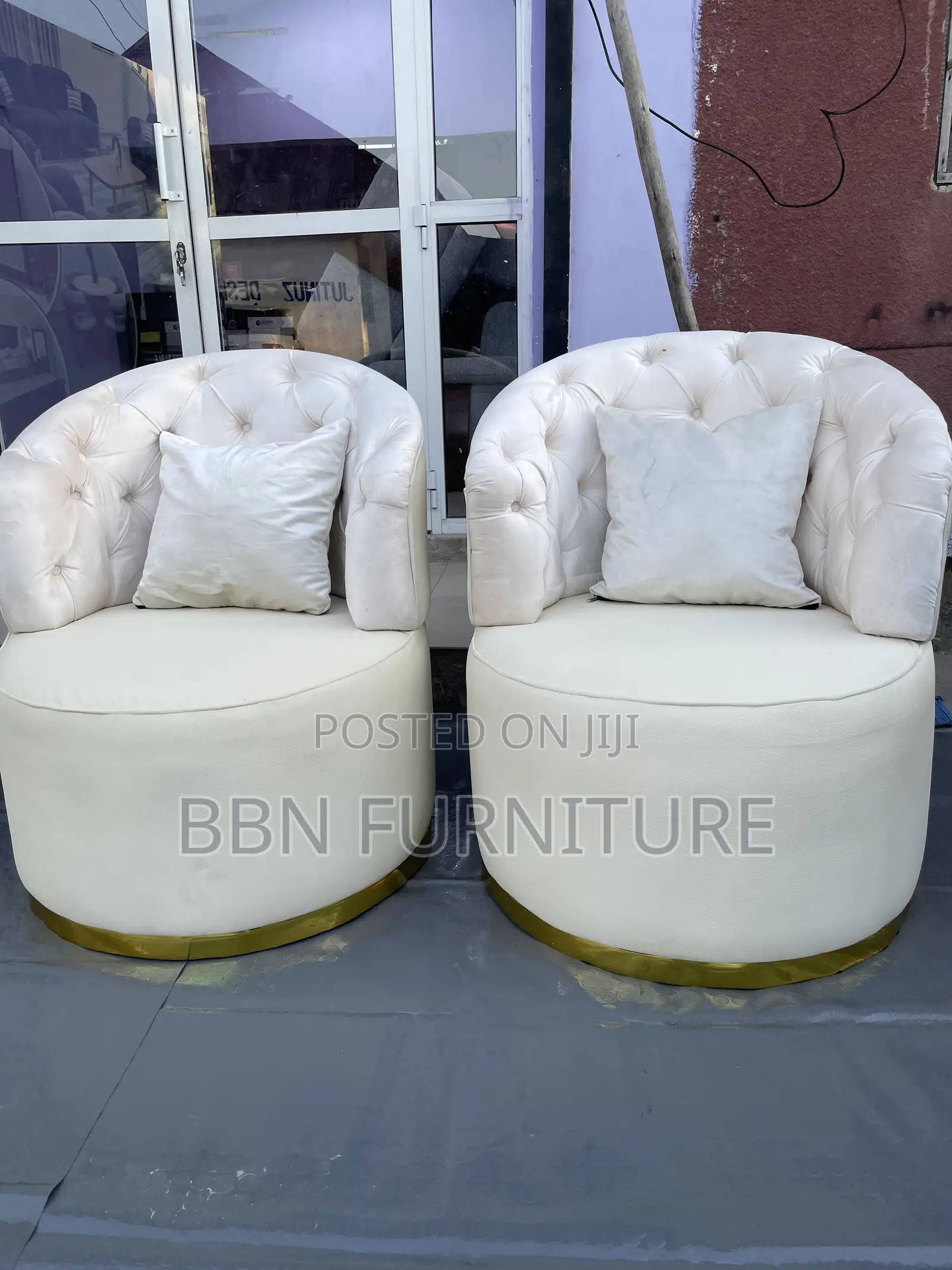 Unakosaje Sofa Kali Kama Hii Bei Ya Offer