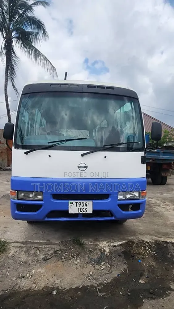 Nissan Civilian 2004 White