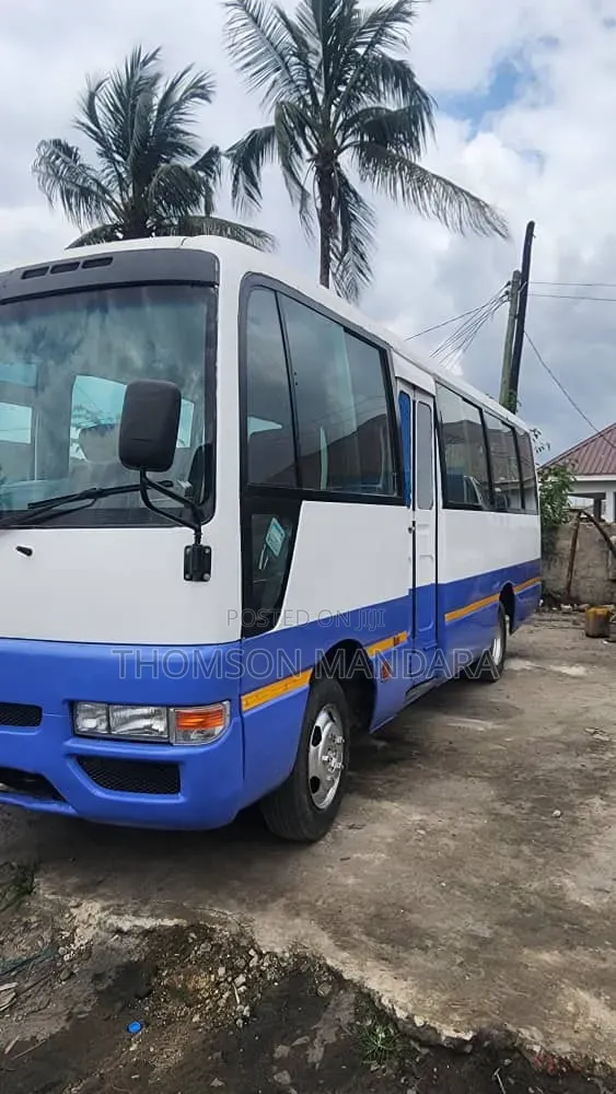 Nissan Civilian 2004 White