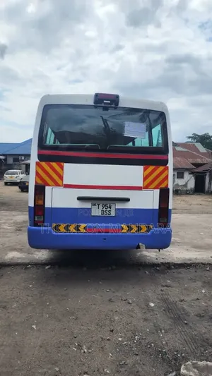 Nissan Civilian 2004 White