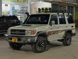 Toyota Land Cruiser 2015 Silver