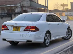 Toyota Crown 2010 White