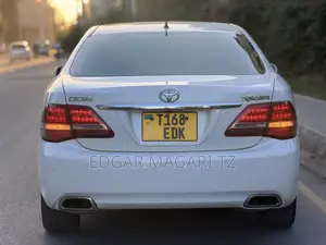 Toyota Crown 2010 White