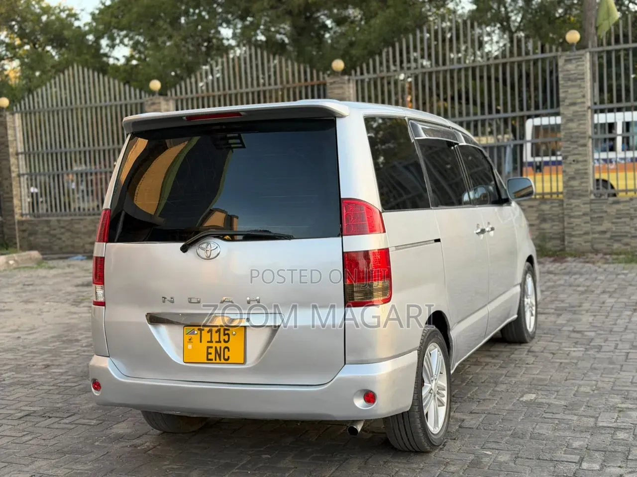 Toyota Noah 2005 Silver
