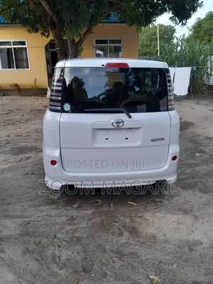 Toyota Sienta 2004 White