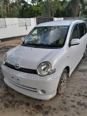 Toyota Sienta 2004 White