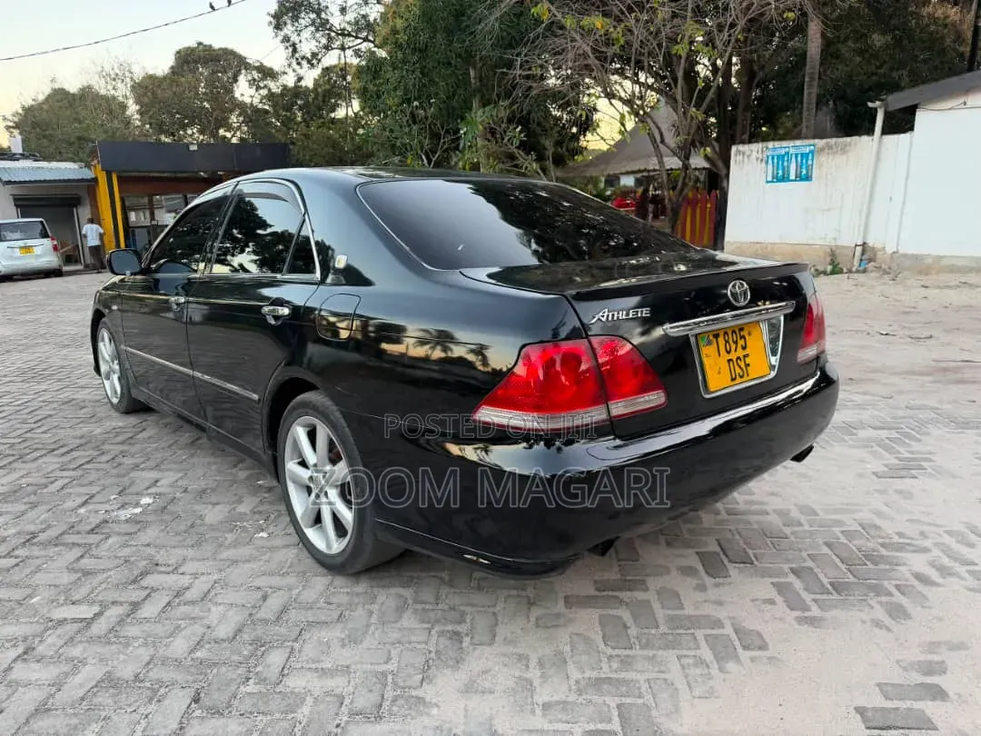 Toyota Crown Royale 2005 Black