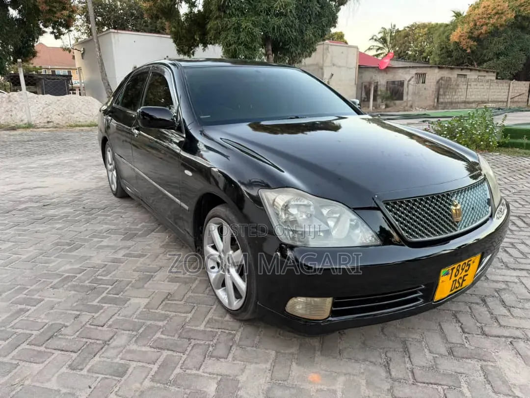 Toyota Crown Royale 2005 Black