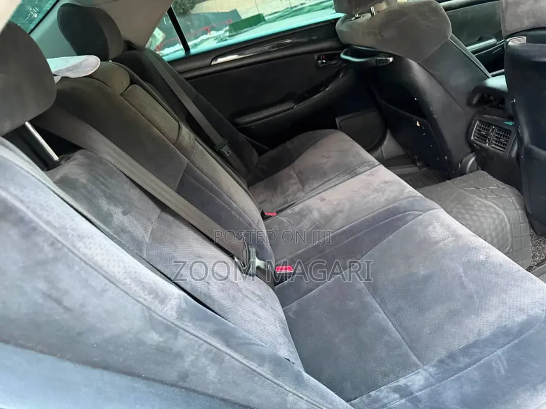 Toyota Crown Royale 2005 Black