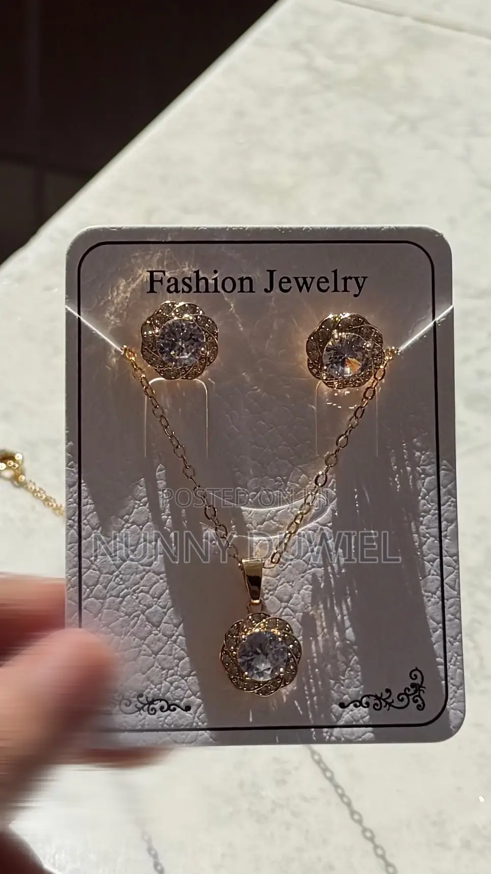 Elegant Crystal Flower Halo Jewelry Set – Necklace Earrings
