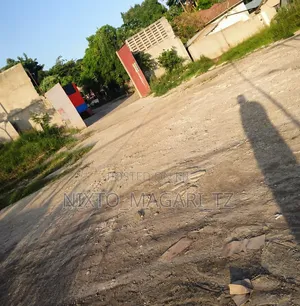Yard Inakodishwa