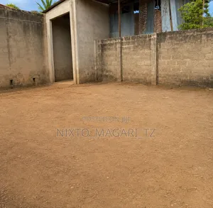 Yard Inakodishwa