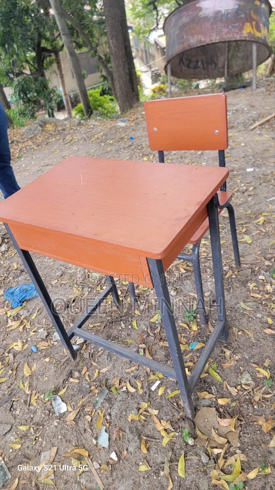 Meza Na Kiti Za Chuma Na Mbao Ya Wanafunzi