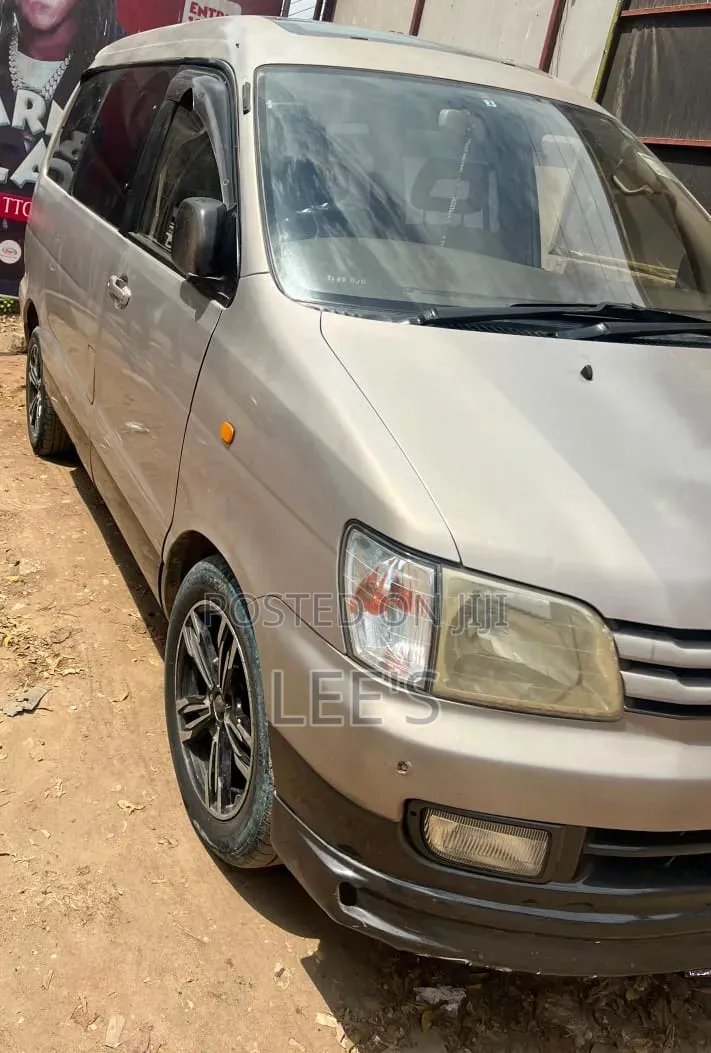 Toyota Noah 2002 Brown