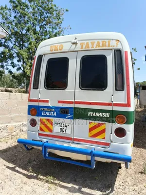 Mitsubishi Fuso Rosa 2000 White