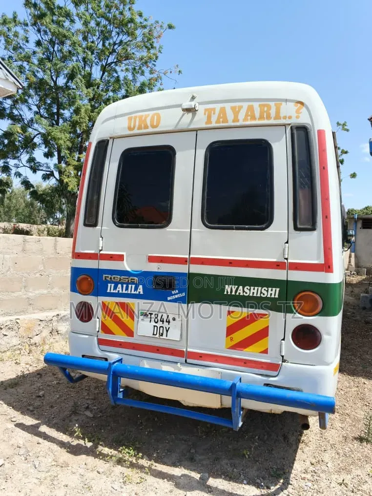 Mitsubishi Fuso Rosa 2000 White
