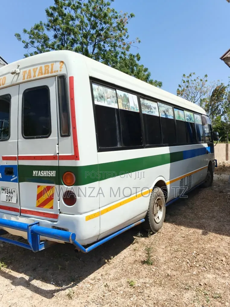 Mitsubishi Fuso Rosa 2000 White