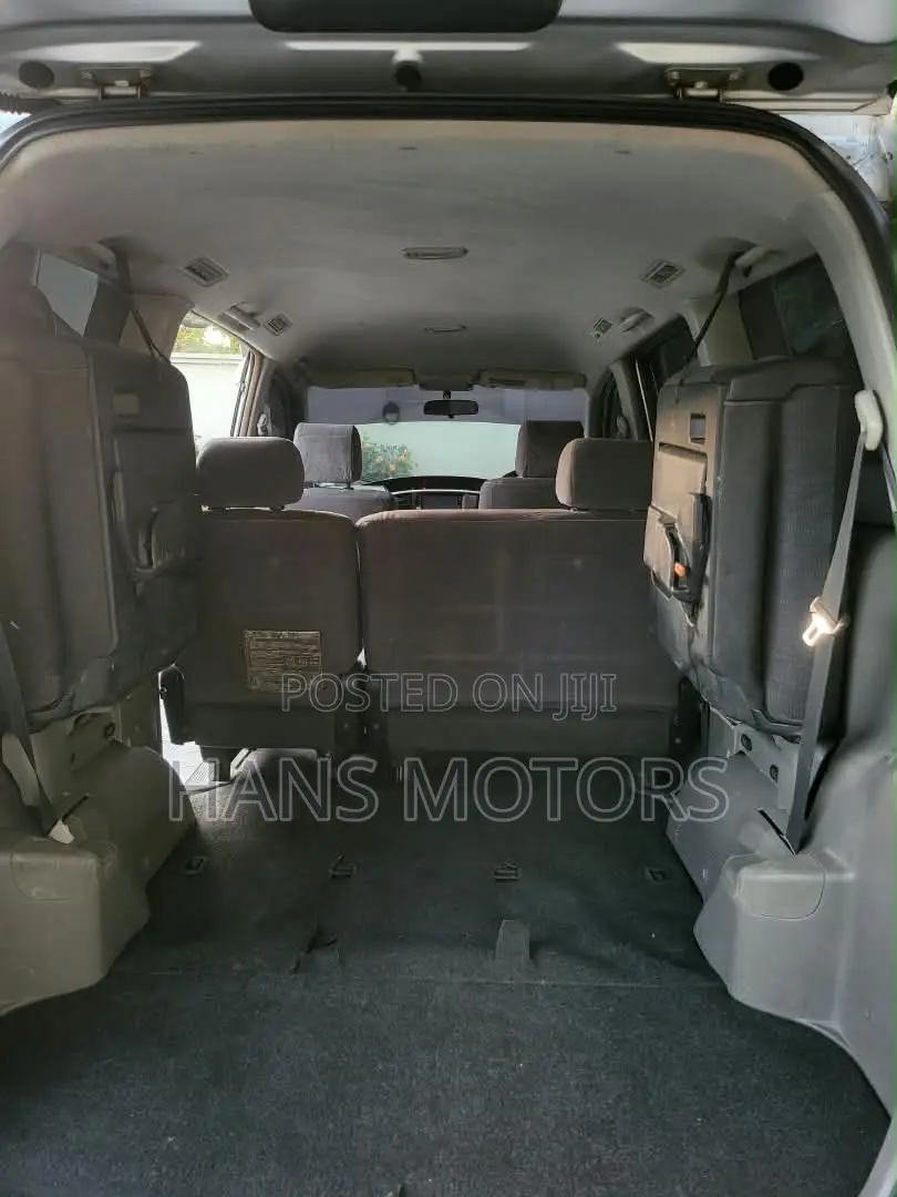 Toyota Noah 2004 Silver