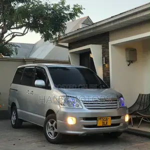 Toyota Noah 2004 Silver