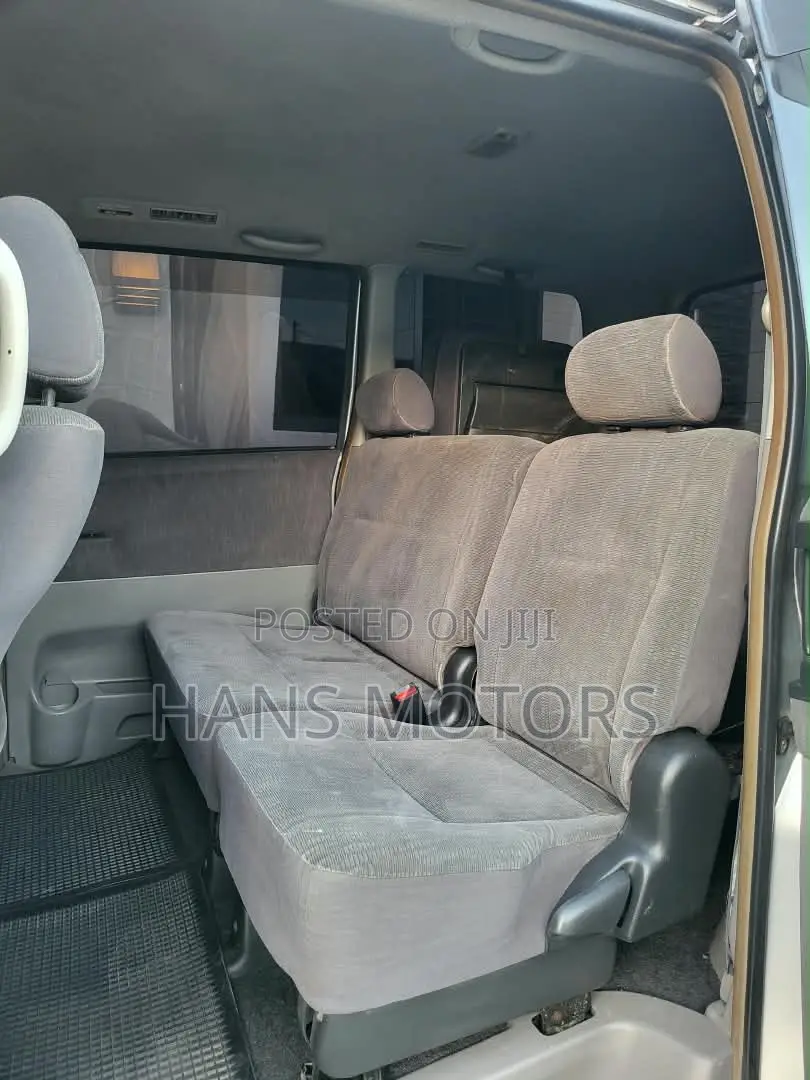 Toyota Noah 2004 Silver