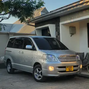 Toyota Noah 2004 Silver