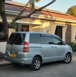 Toyota Noah 2004 Silver