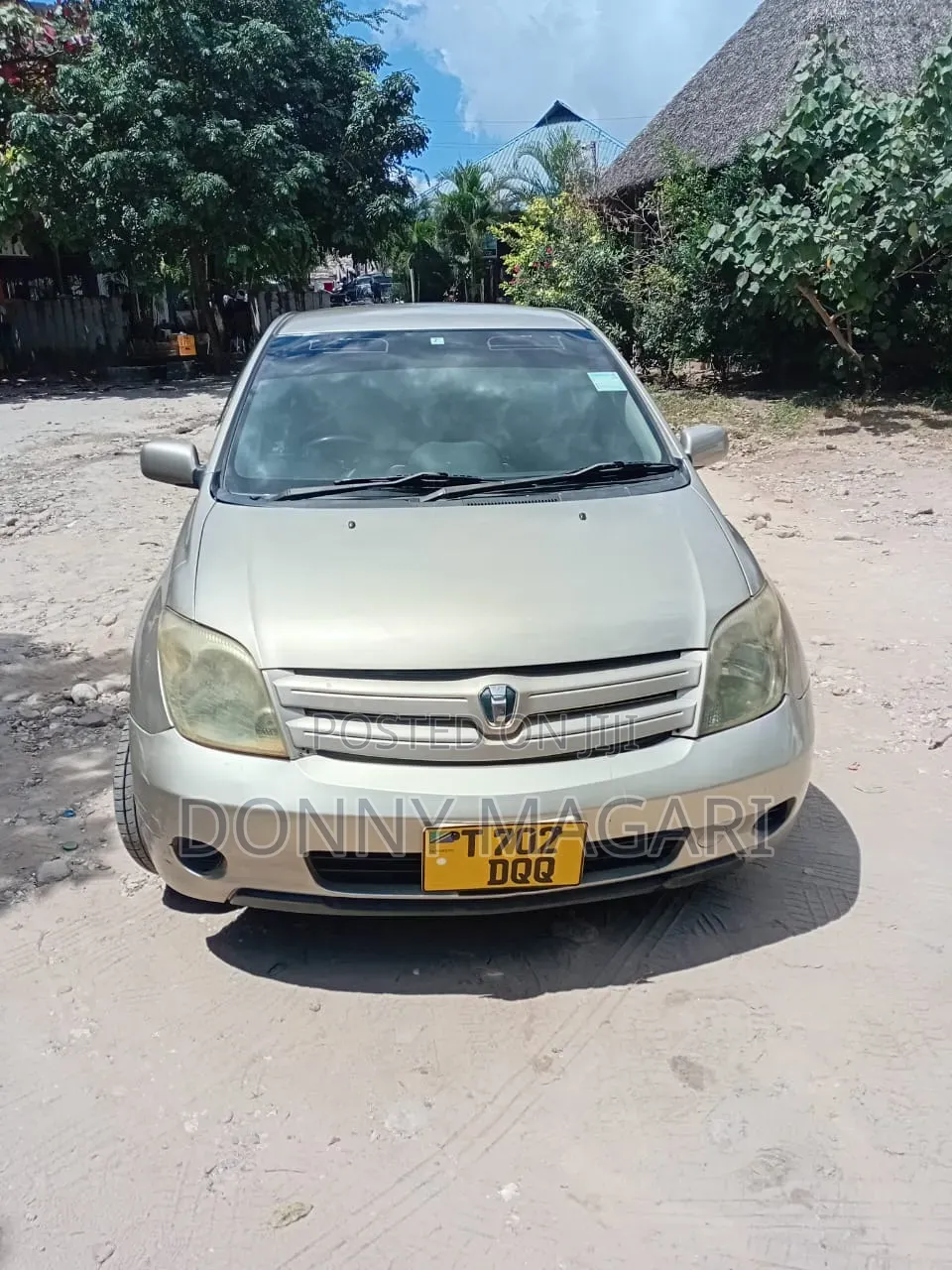 Toyota IST 2004 Gold