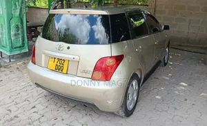 Toyota IST 2004 Gold