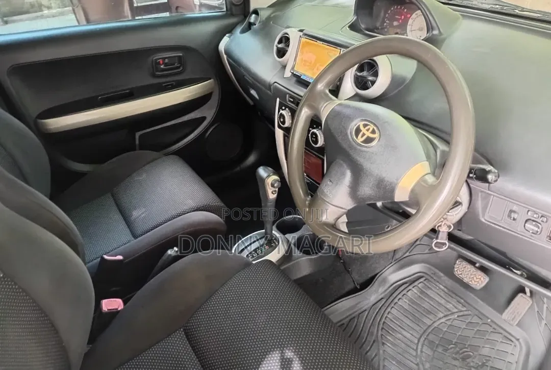 Toyota IST 2004 Gold