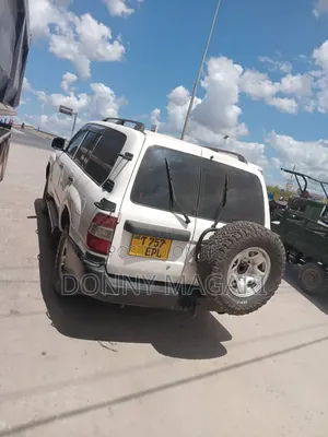 Toyota Land Cruiser 2010 White
