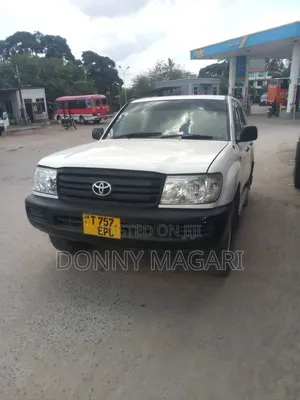 Toyota Land Cruiser 2010 White