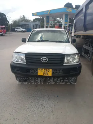 Toyota Land Cruiser 2010 White