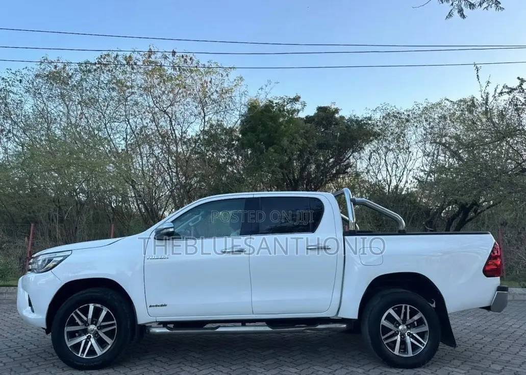 Toyota Hilux 2016 White