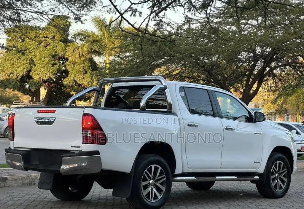 Toyota Hilux 2016 White