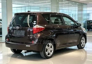 Toyota Ractis 2011