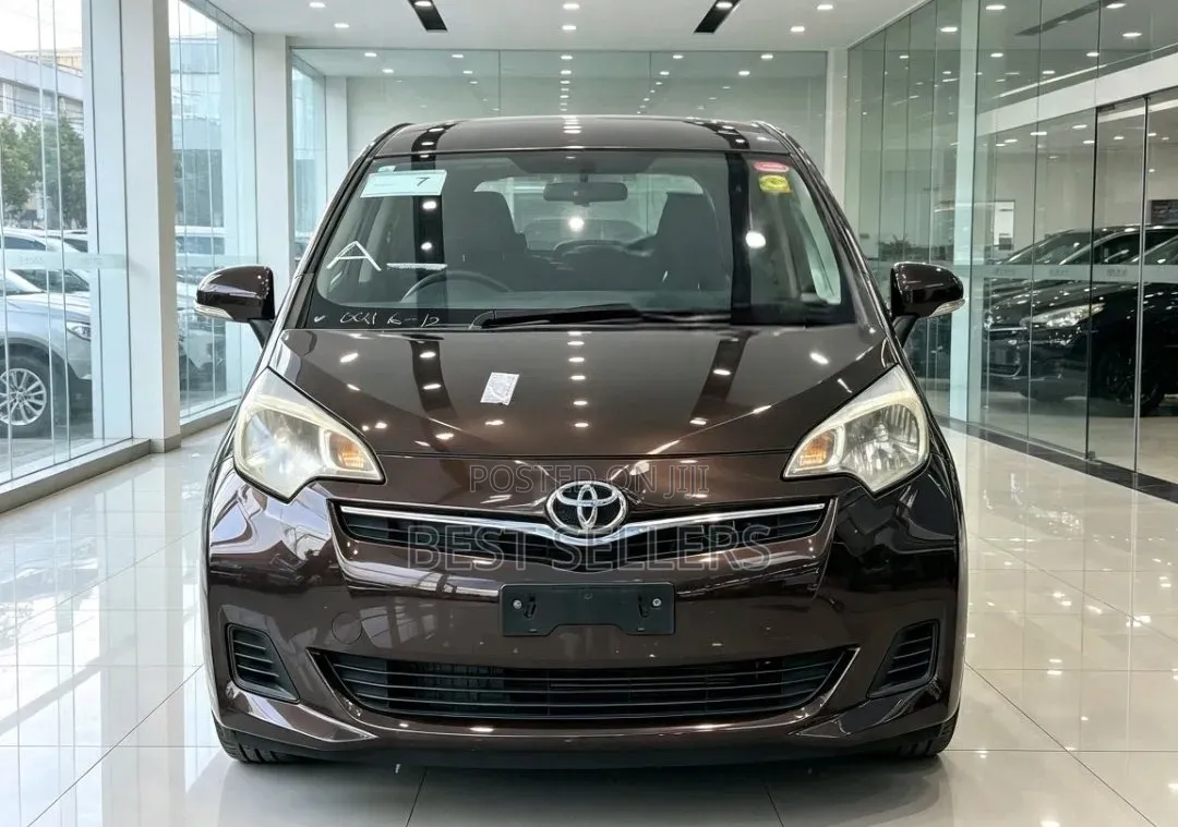 Toyota Ractis 2011