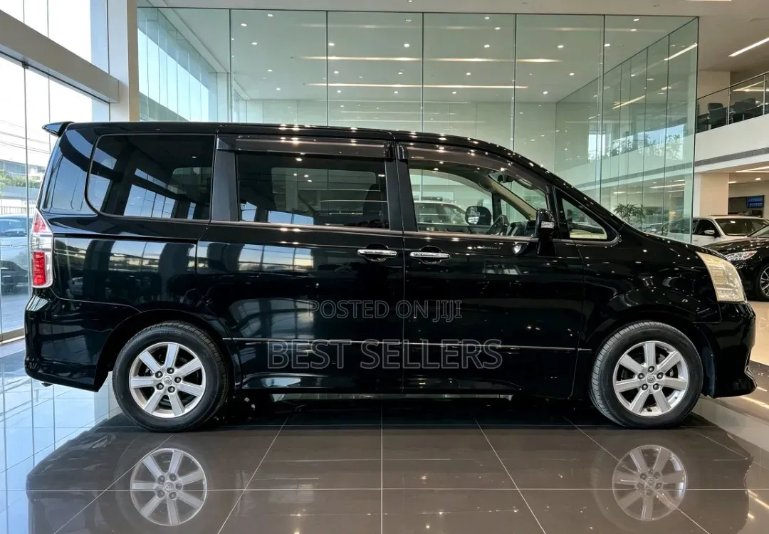 Toyota Noah 2009