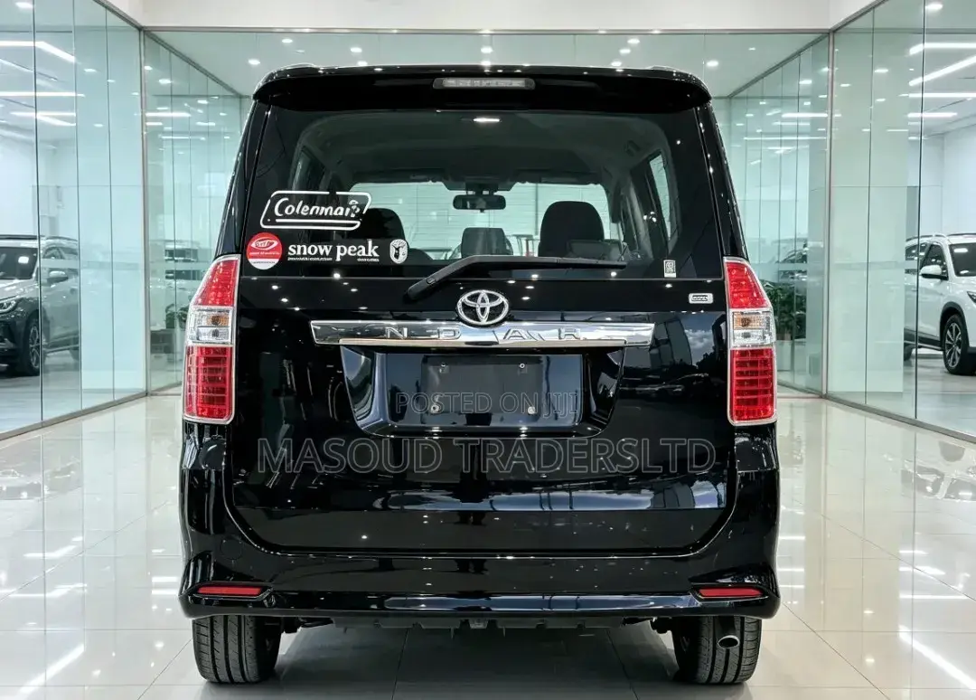 Toyota Noah 2009
