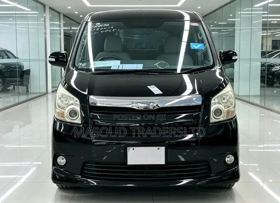 Toyota Noah 2009