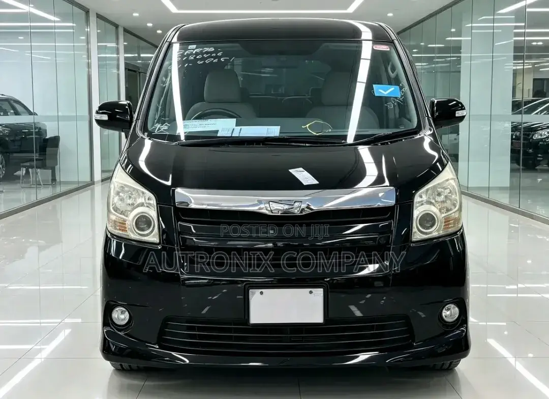 Toyota Noah 2009