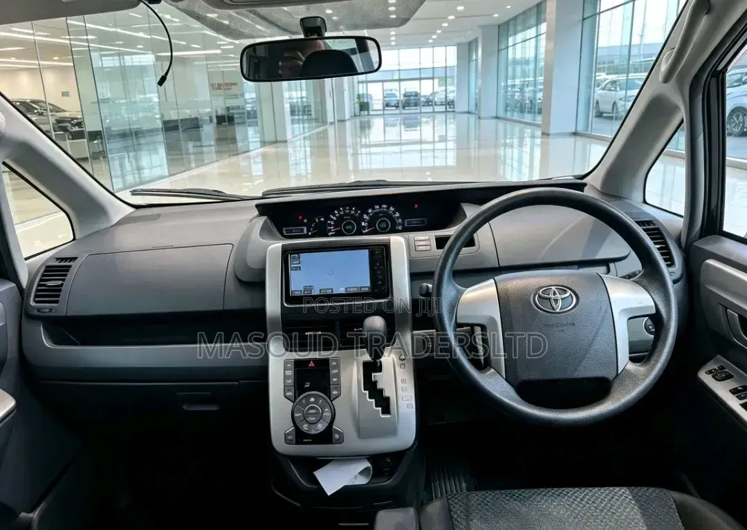 Toyota Noah 2009