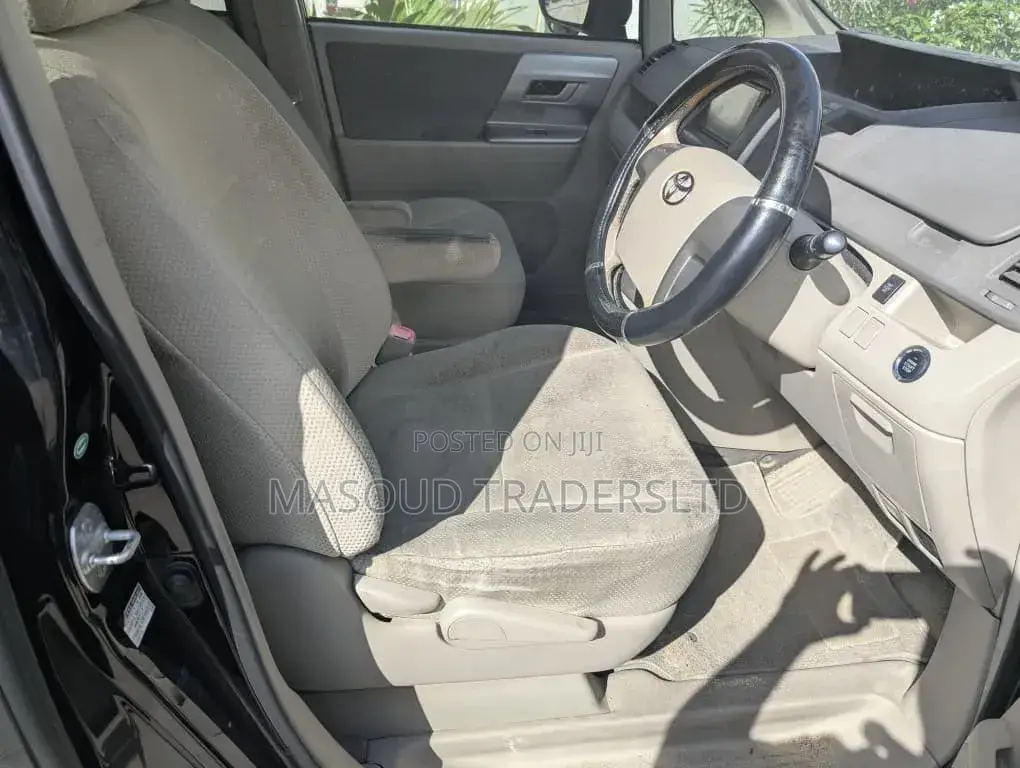 Toyota Noah 2009